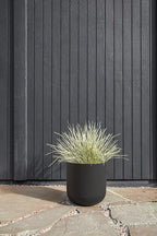 Veradek Round Black Plastic Planter Pots - Image 4