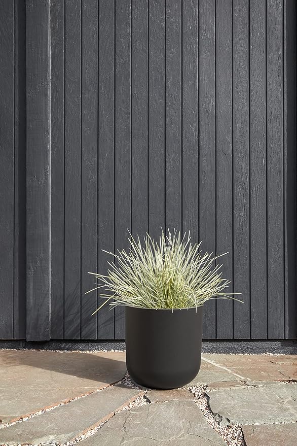 Veradek Round Black Plastic Planter Pots - Image 4